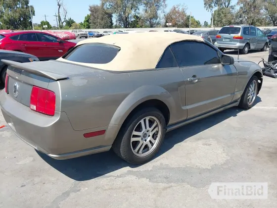 2005 Ford Mustang GT Deluxe