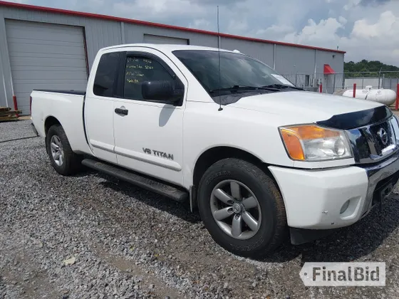 2014 Nissan Titan SV