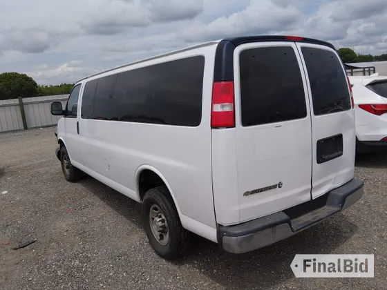 2022 Chevrolet Express Passenger LS