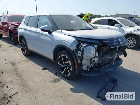 2024 Mitsubishi Outlander SE