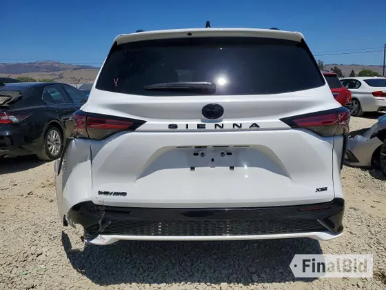 2025 Toyota Sienna XSE
