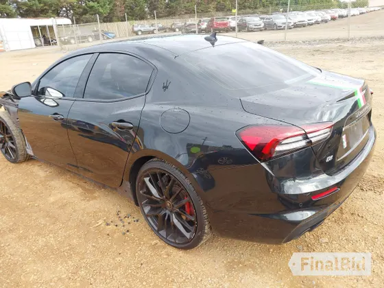 2022 Maserati Ghibli Modena Q4