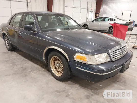2002 Ford Crown Victoria Standard