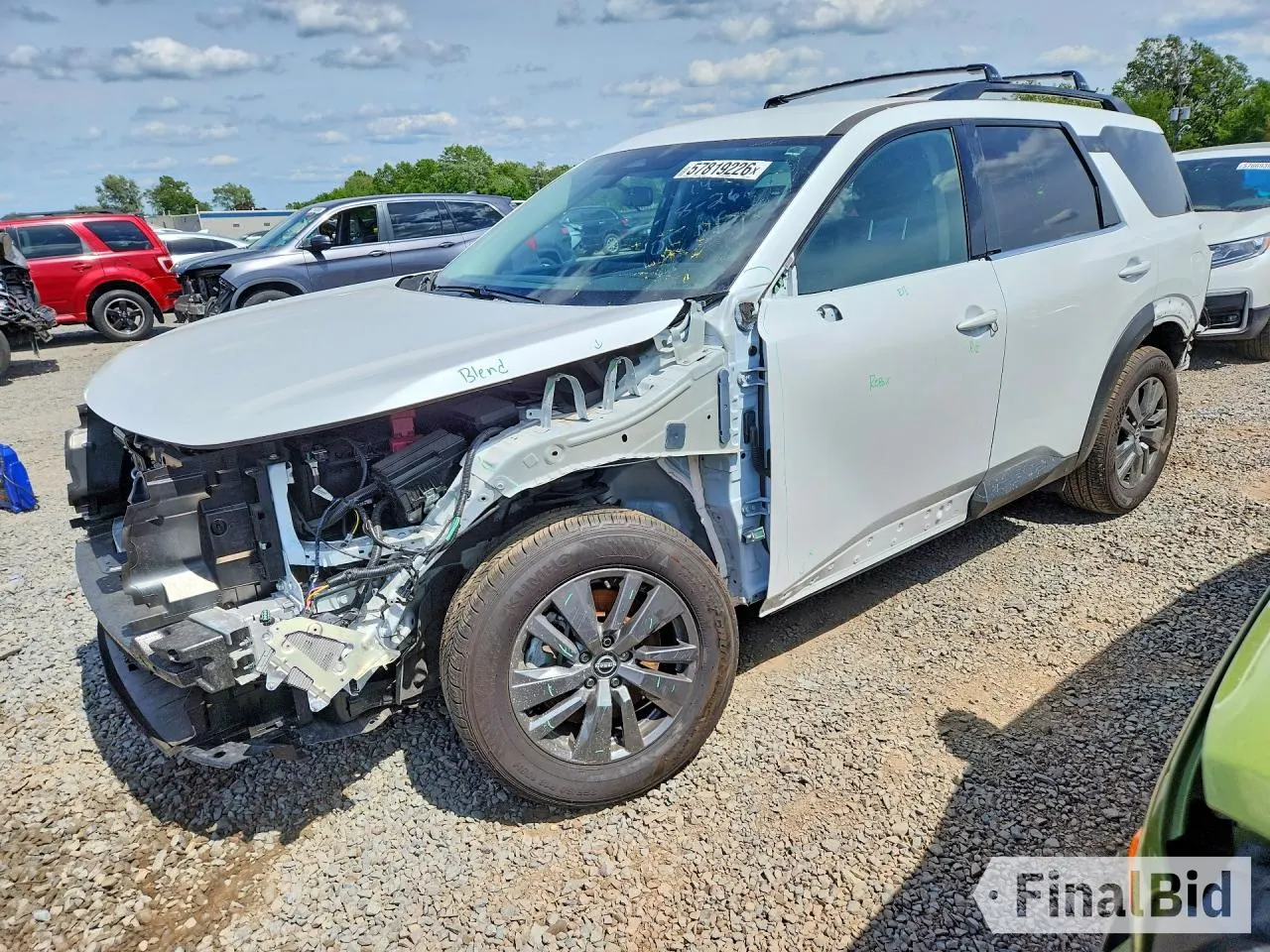 2025 Nissan Pathfinder SV