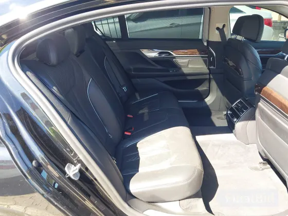 2021 BMW 7 Series 740i