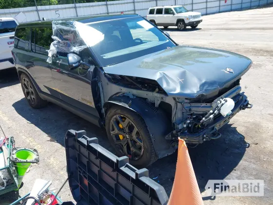 2025 Rivian R1S Premium