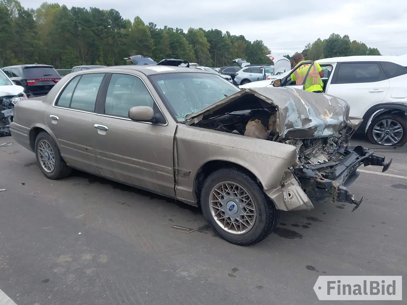 2002 Ford Crown Victoria Standard
