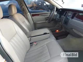 2004 Lincoln Town Car Signature