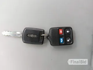 2004 Lincoln Town Car Signature