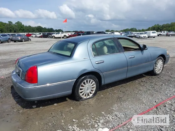 2004 Lincoln Town Car Signature