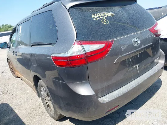 2019 Toyota Sienna XLE