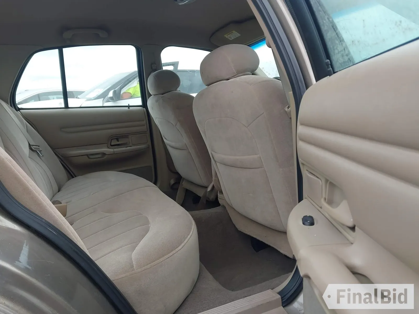 2002 Ford Crown Victoria Standard