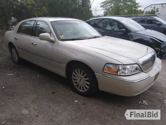 2004 Lincoln Town Car Signature