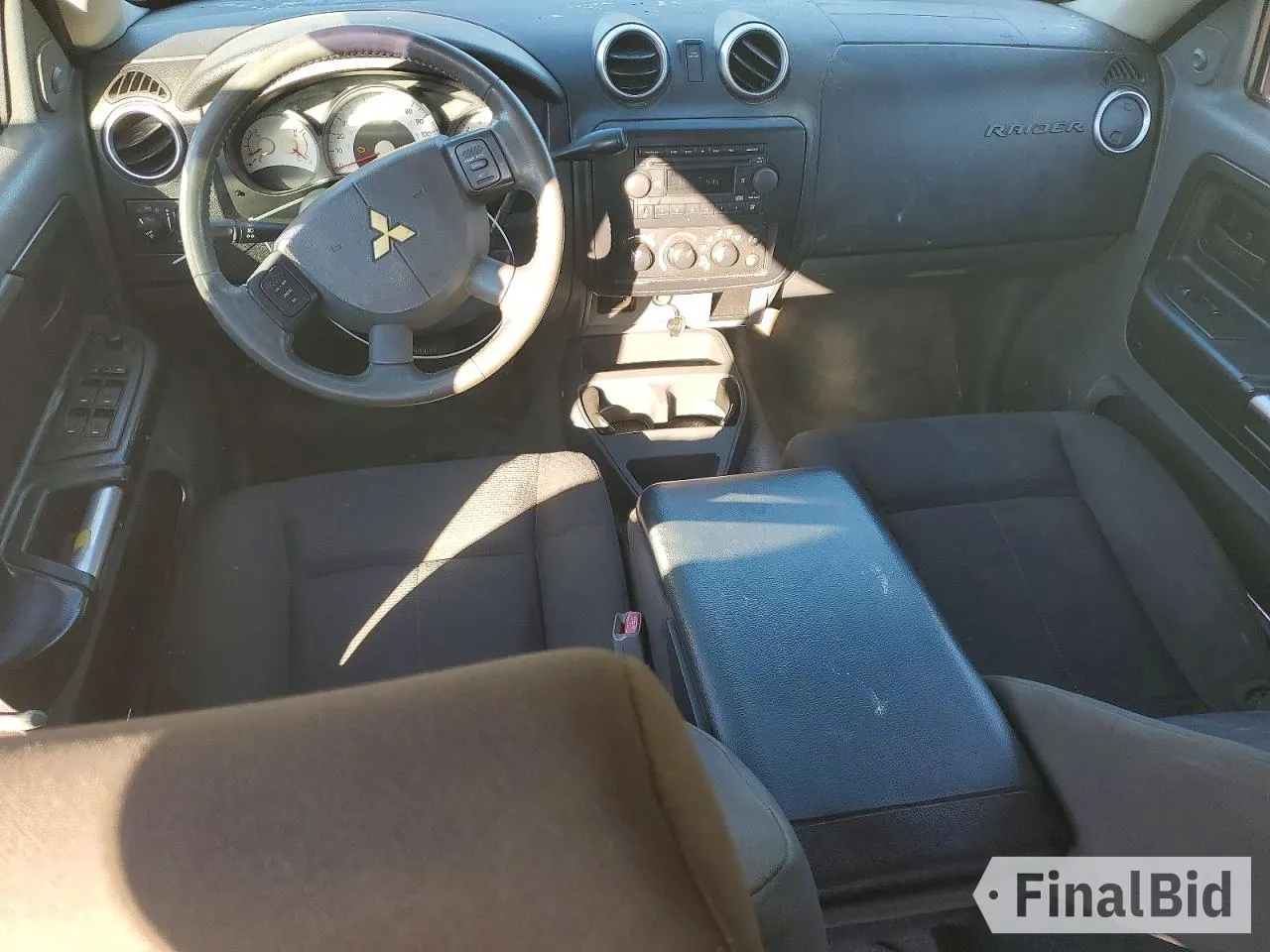 2006 Mitsubishi Raider Duro Cross