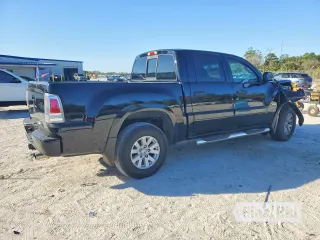 2006 Mitsubishi Raider Duro Cross