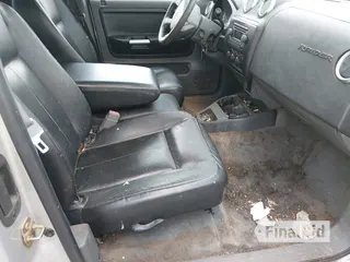 2006 Mitsubishi Raider LS