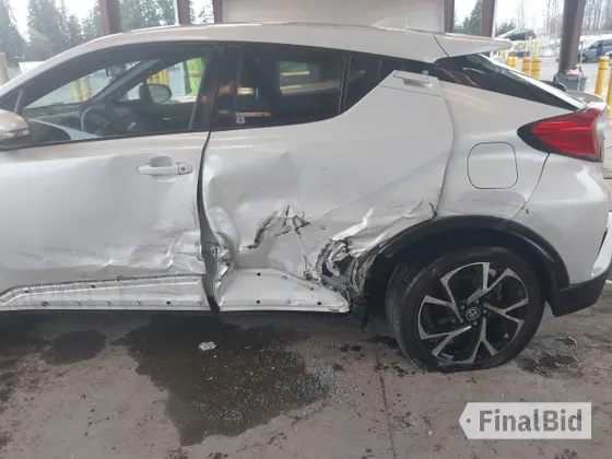 2022 Toyota C-HR XLE