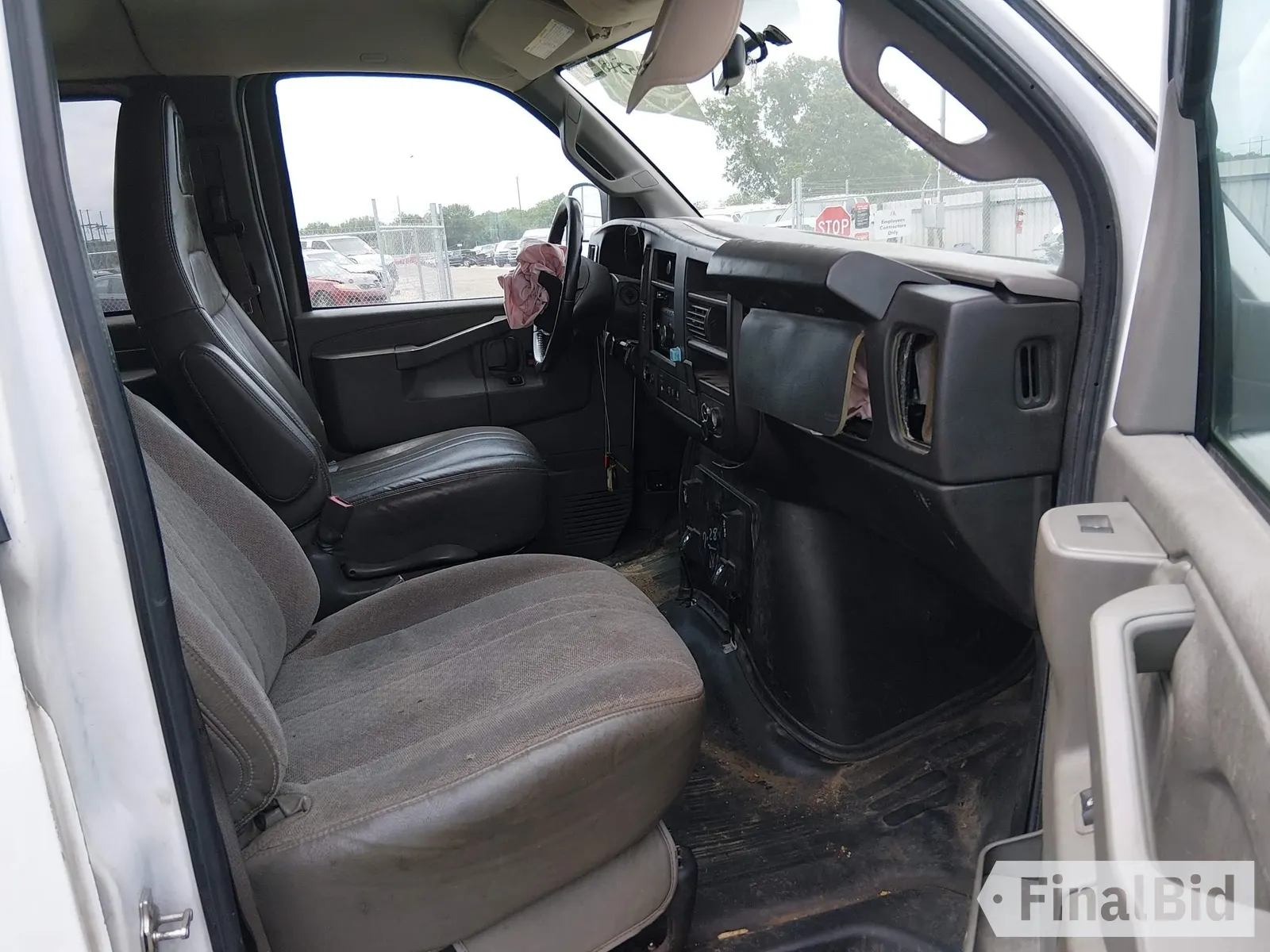 2022 Chevrolet Express Passenger LS