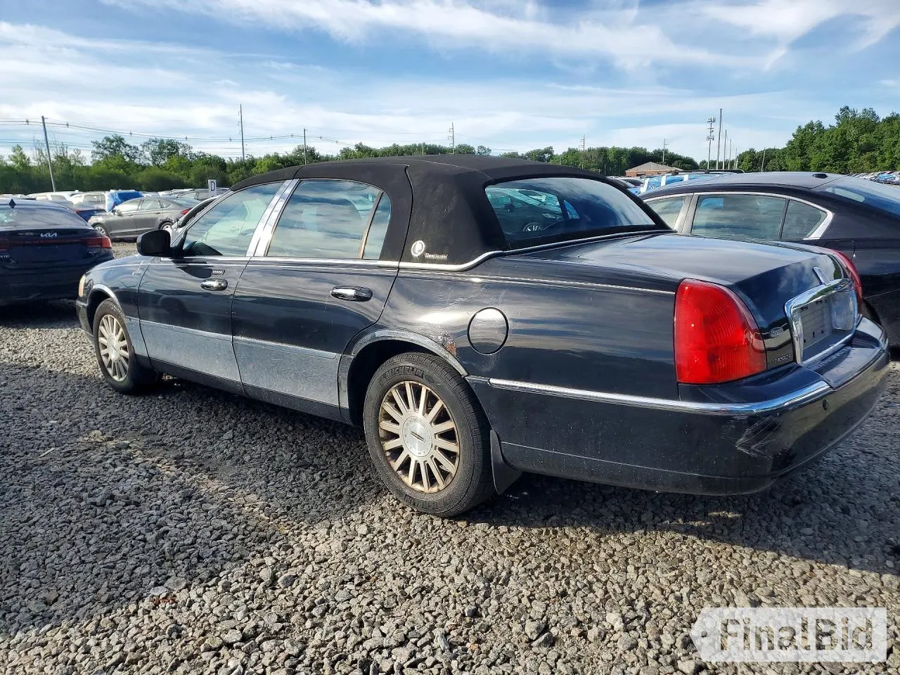 2004 Lincoln Town Car Signature