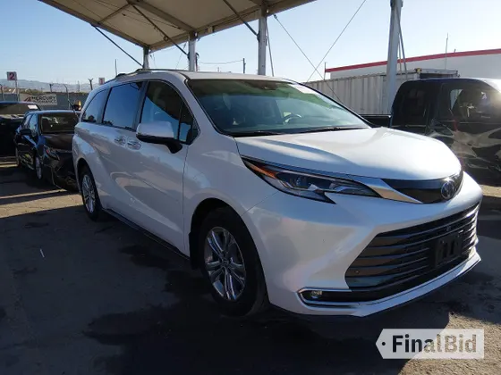 2023 Toyota Sienna Platinum