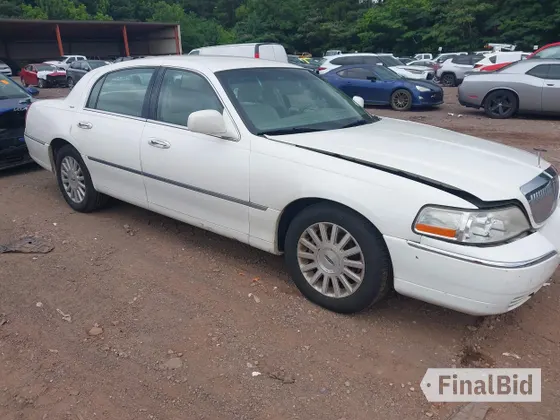 2004 Lincoln Town Car Signature