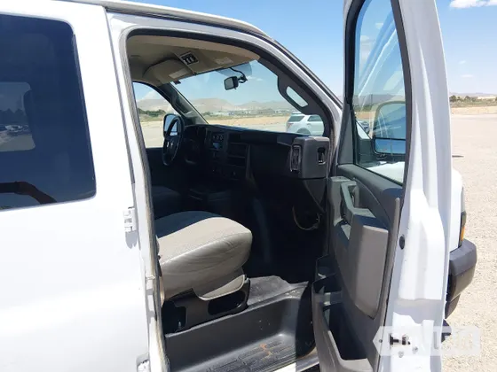 2020 Chevrolet Express Passenger LS