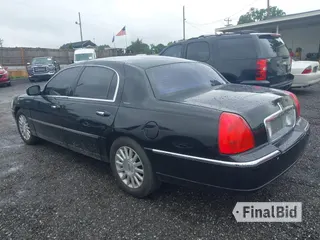 2004 Lincoln Town Car Signature