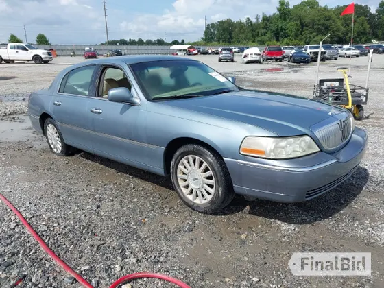 2004 Lincoln Town Car Signature