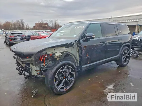 2025 Rivian R1S Adventure