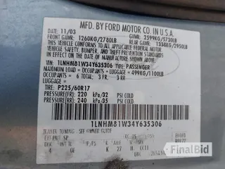2004 Lincoln Town Car Signature