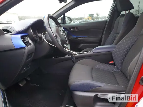 2022 Toyota C-HR XLE