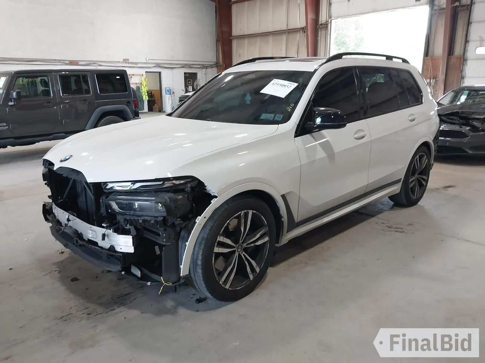 2023 BMW X7 M60i