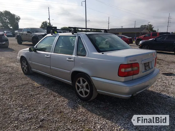 2000 Volvo S70