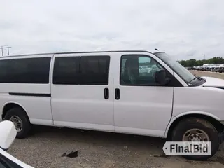 2022 Chevrolet Express Passenger LS