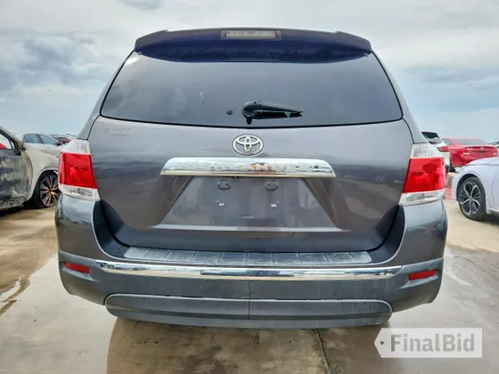 2011 Toyota Highlander SE