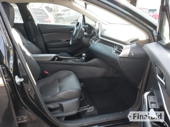 2022 Toyota C-HR XLE