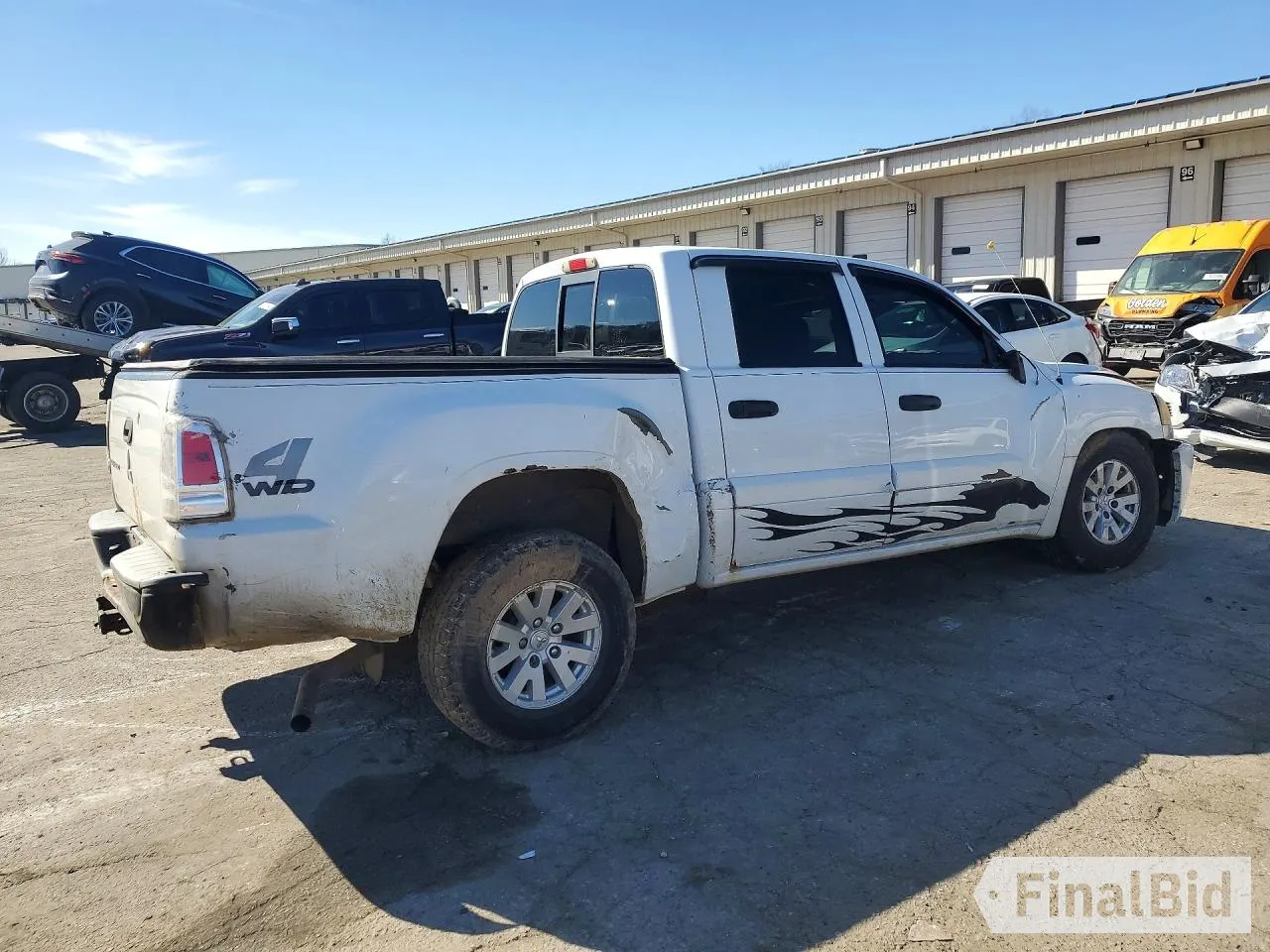 2006 Mitsubishi Raider LS