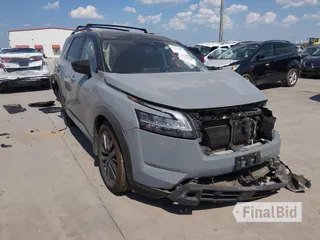 2024 Nissan Pathfinder SL