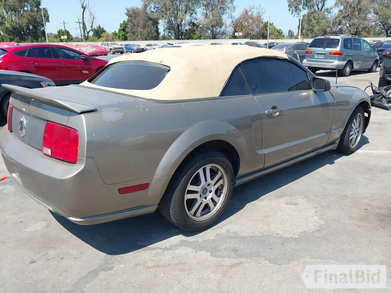 2005 Ford Mustang GT Deluxe