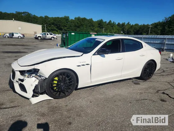 2022 Maserati Ghibli Modena Q4