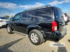 2011 Nissan Pathfinder LE