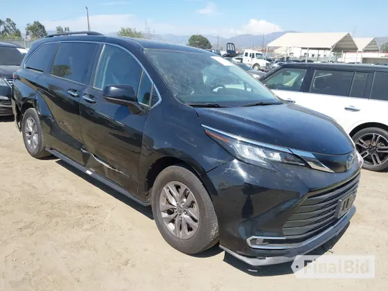2023 Toyota Sienna XLE