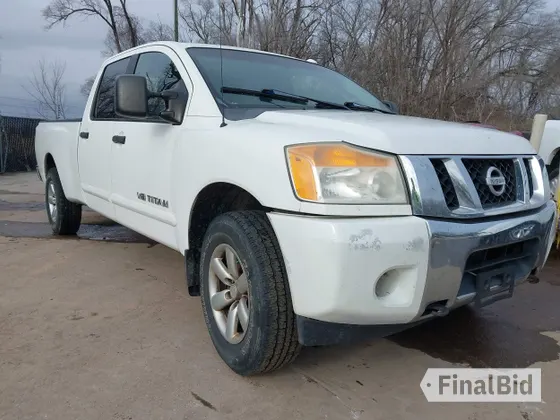 2014 Nissan Titan SV