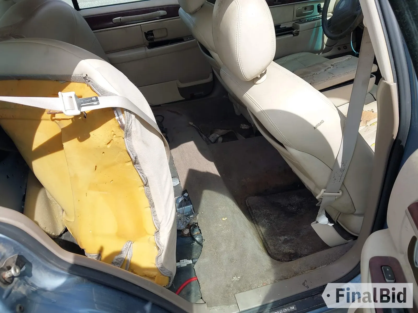 2004 Lincoln Town Car Signature