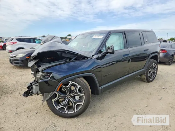 2025 Rivian R1S Adventure